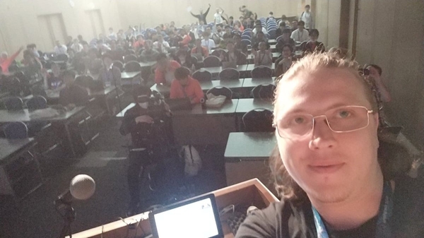 My selfie right before starting the keynote