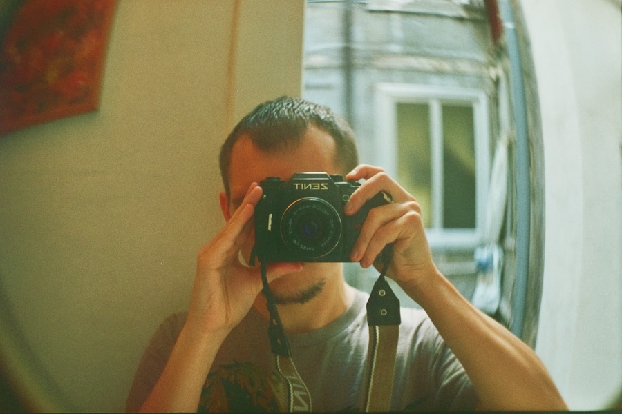 Andrey Sitnik making selfie in the mirror by Zenit-122