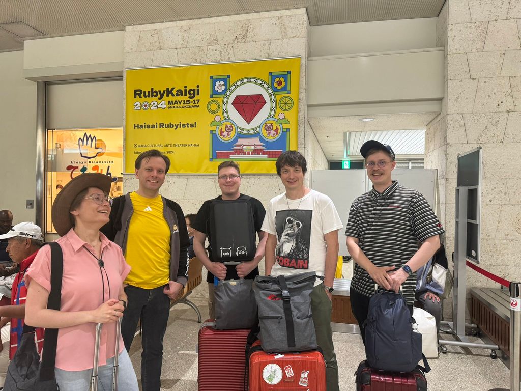 5 workers of Martians in Japanese airport