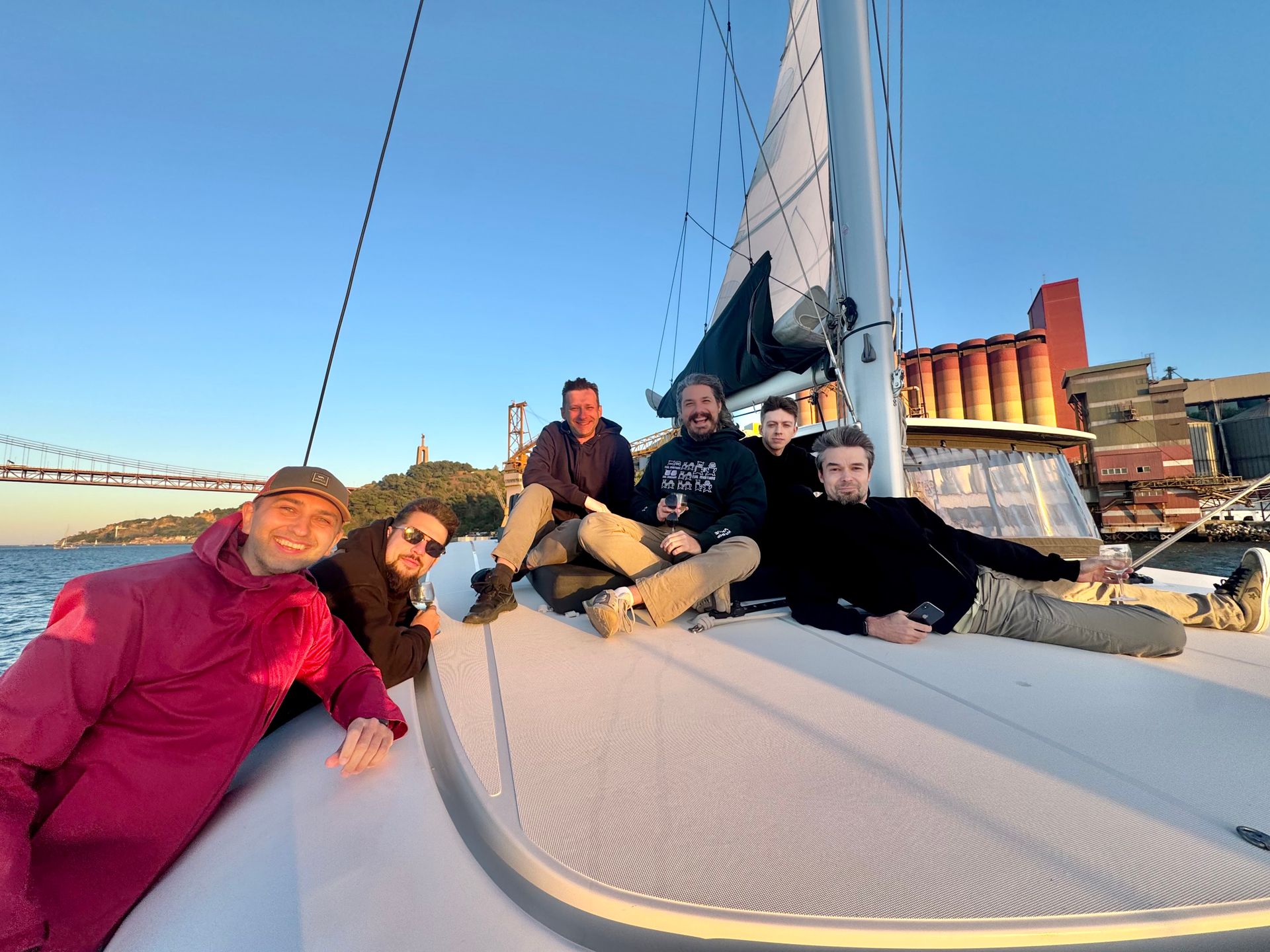 6 workers of Martians on the boat