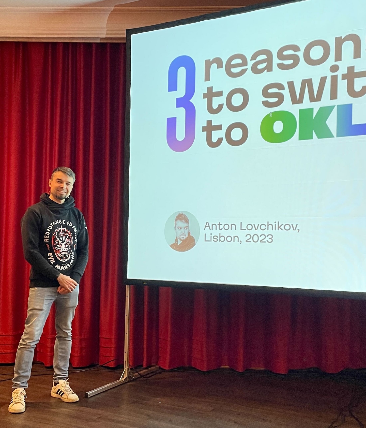 Background for 3 reasons to switch to OKLCH