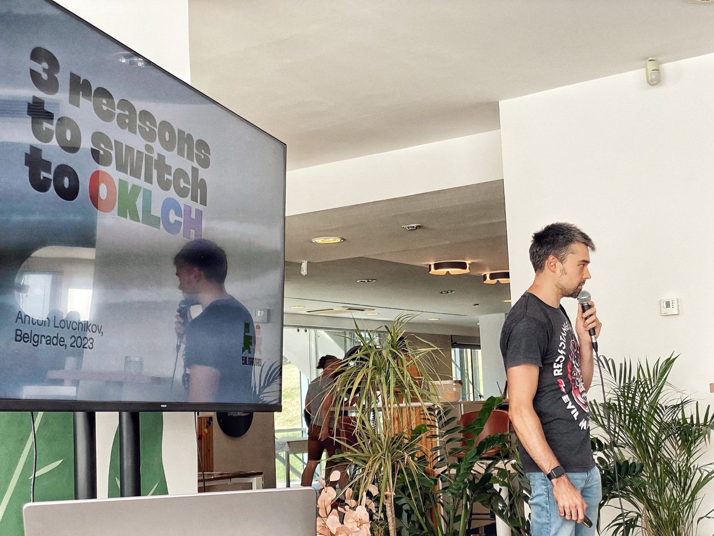 Background for 3 reasons to switch to OKLCH