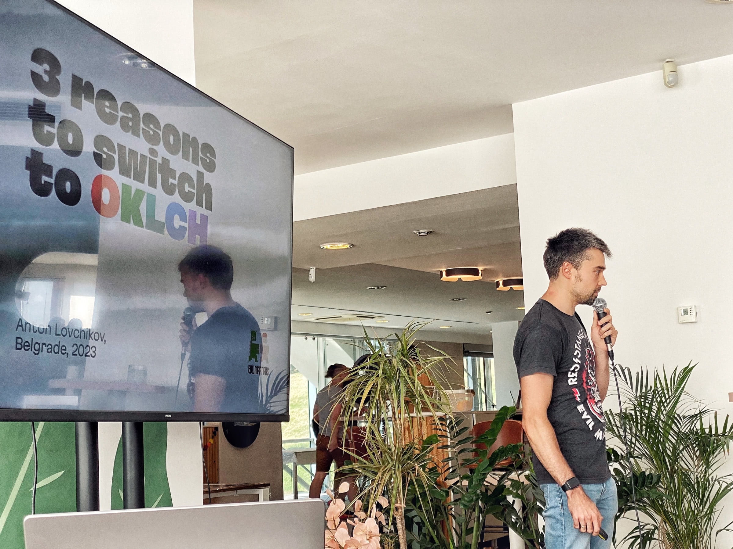 Background for 3 reasons to switch to OKLCH