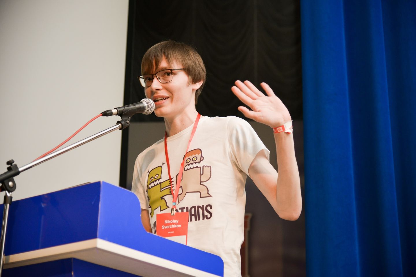 Background for A healthy monolith